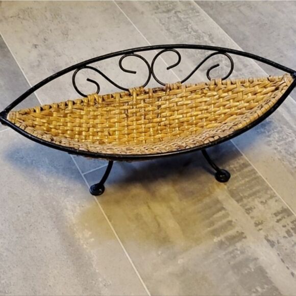 Vintage Sm Rod Iron & Wicker Basket w/Vintage 7 Pieces of Fruit - Picture 6 of 10